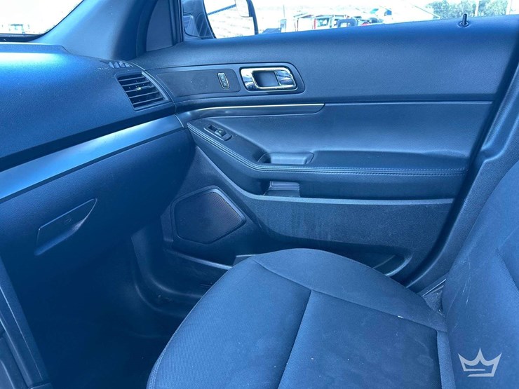 2017-ford-explorer-image-16