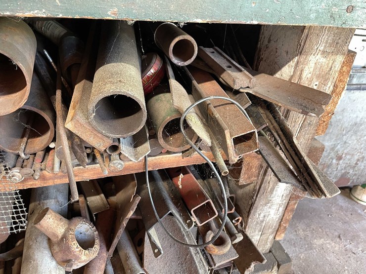 #1678-•-bench-and-bottom-contents-image-11