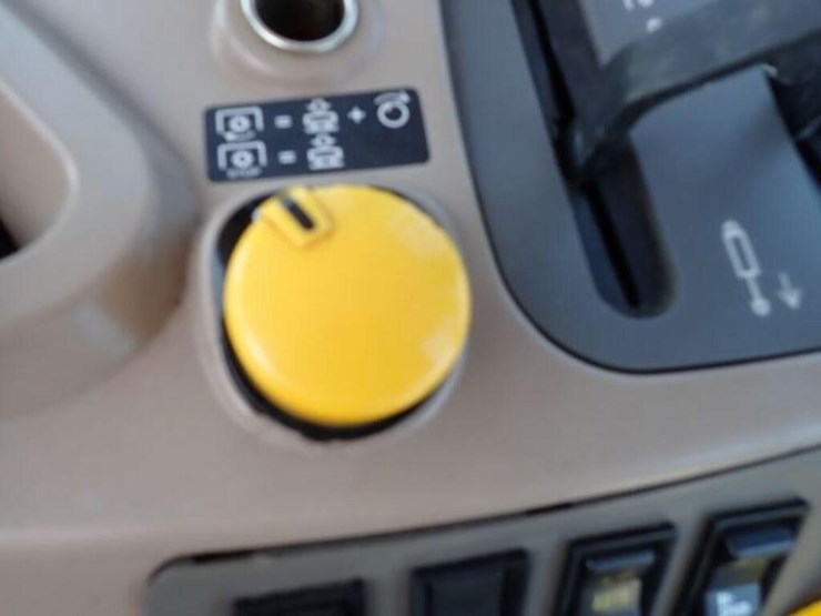 2009-kubota-m135x-image-21