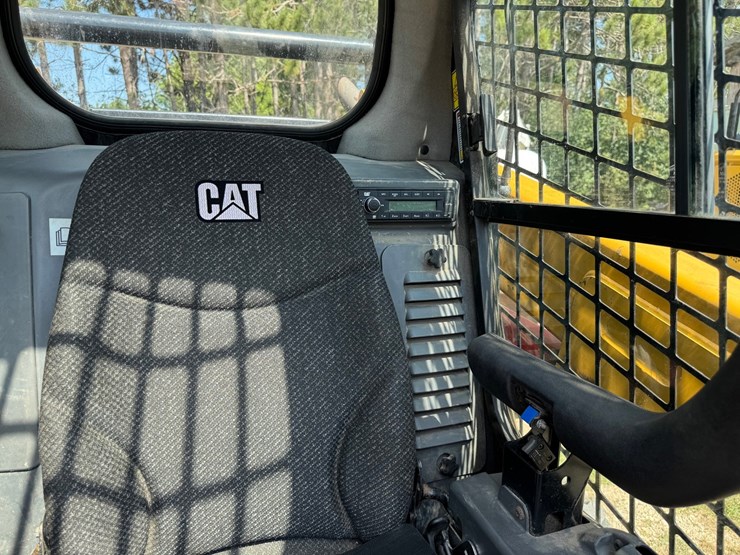 caterpillar-242d-image-33