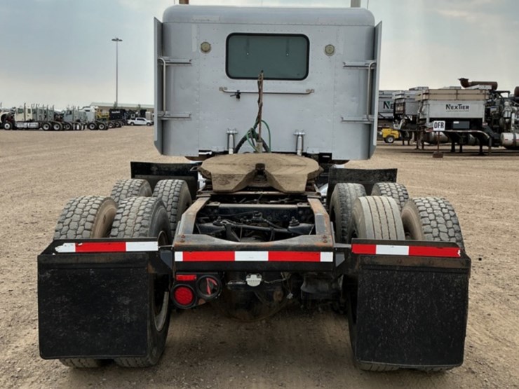 2012-peterbilt-388-image-6