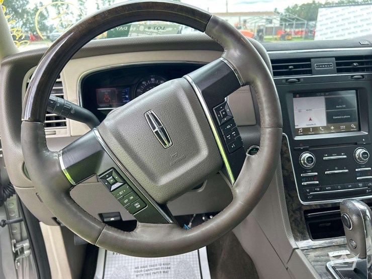 2016-lincoln-navigator-image-13