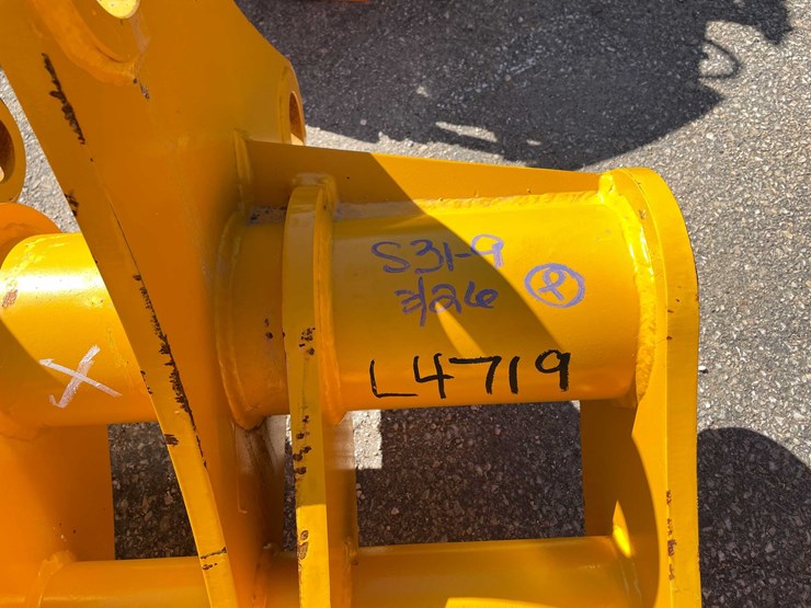 caterpillar-320-image-10