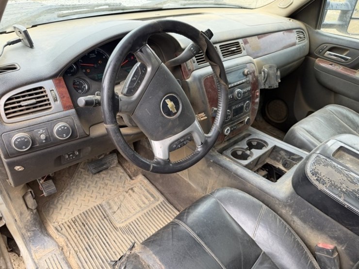 2011-chevrolet-silverado-2500-image-23