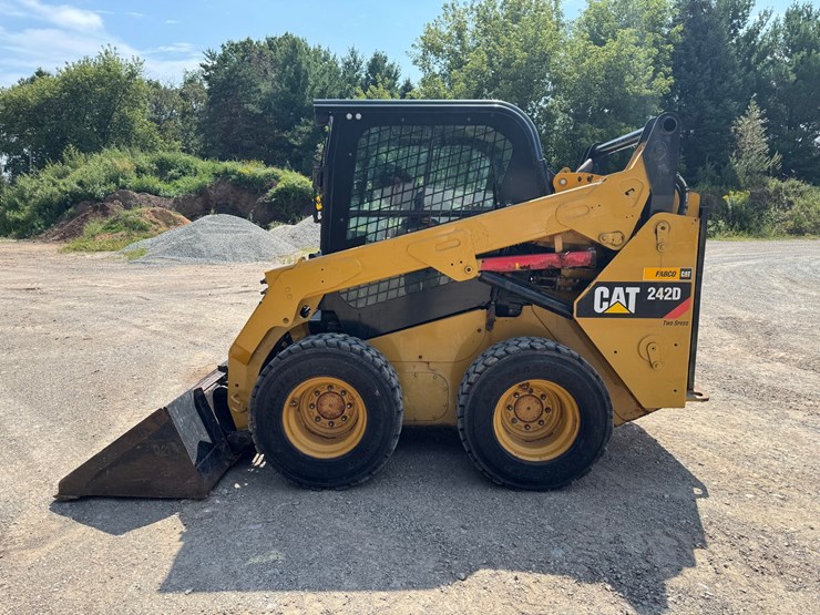 caterpillar-242d-image-2