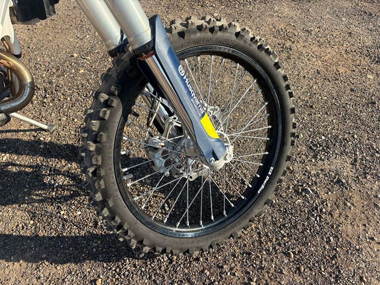 2017-husqvarna-dirt-bike-(439-miles)-image-9