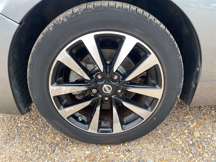 2018-nissan-altima-sl-4-door-sedan-(142,145-miles)-image-16