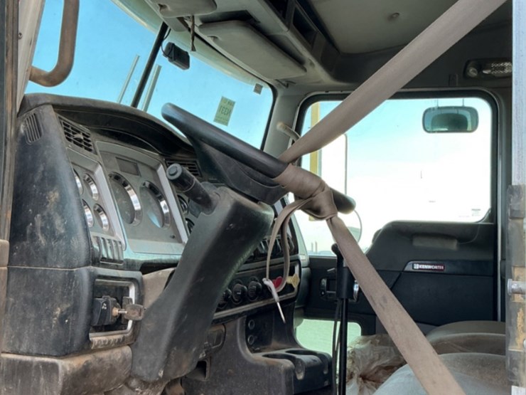 2012-kenworth-t800-image-19