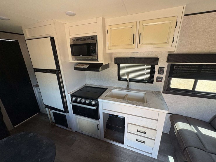 2022-jayco-"jayflight"-bumper-pull-travel-trailer-image-19