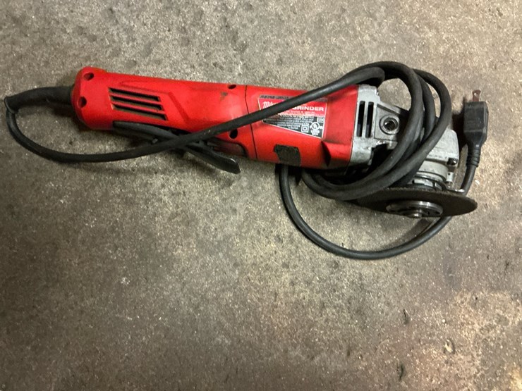 #104-•-2-milwaukee-4-1/2"-corded-angle-grinders-and-ridgid-wet&dry-shop-vac-image-6