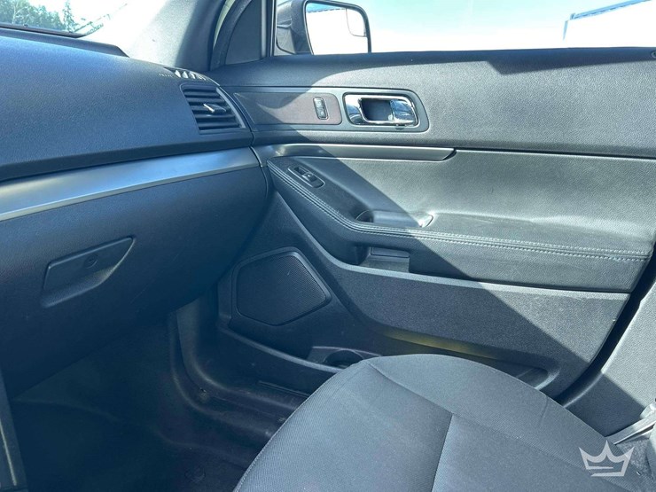 2017-ford-explorer-image-21