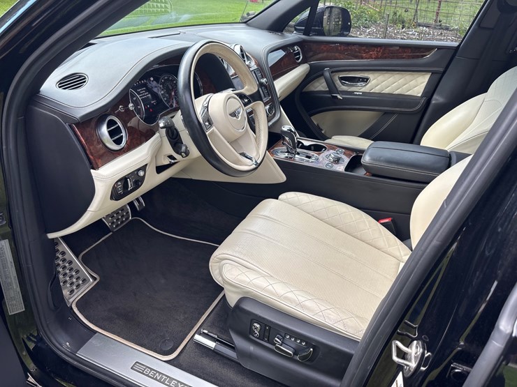 #153-•-offered-at-no-reserve-|-2018-bentley-bentayga-suv-image-18