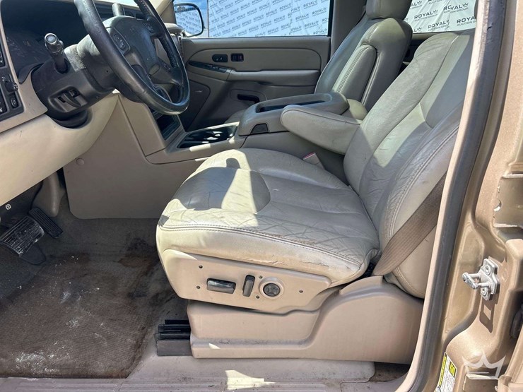 2005-chevrolet-tahoe-image-14