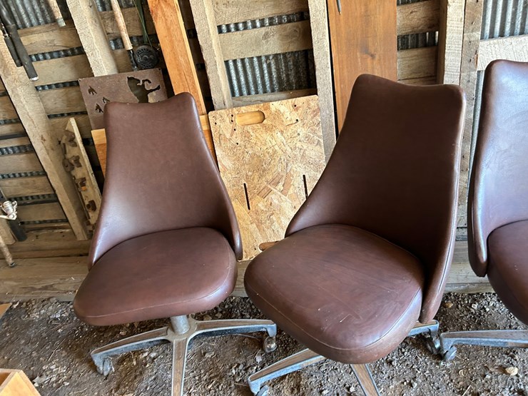 #6273-•-(4)-rolling-chairs-image-4