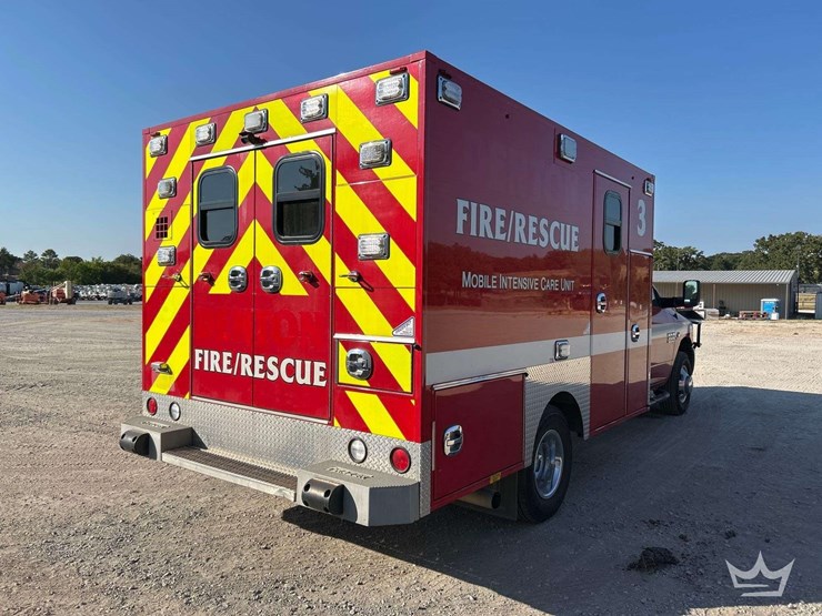 2018-dodge-3500-image-3