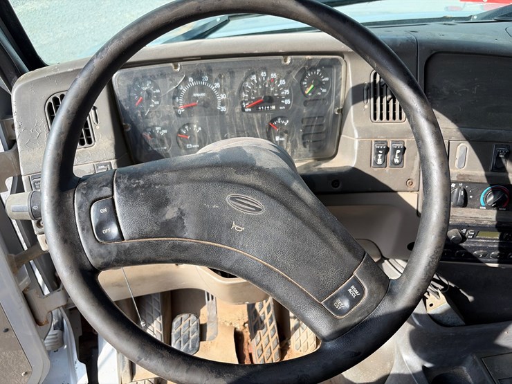 2001-sterling-l9500-image-17