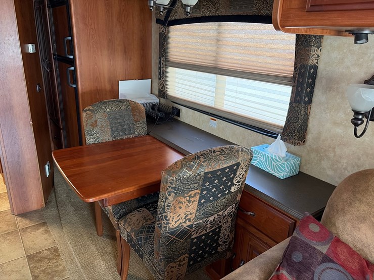#206-•-2008-coachman-383fws-cross-country-motorhome-image-11