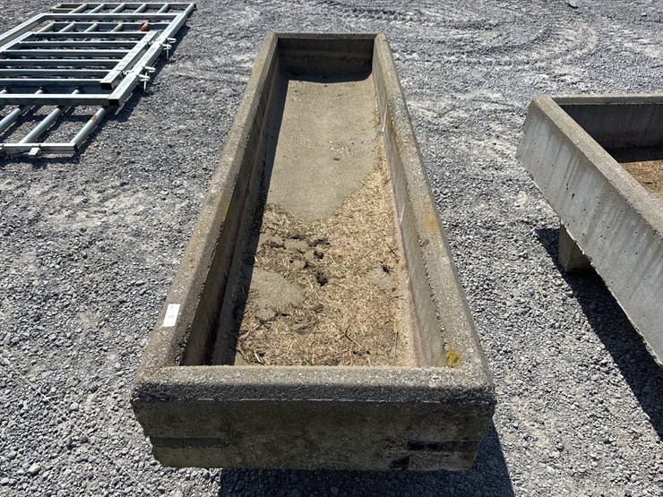 #556-•-8’-concrete-livestock-bunk-feeder-image-3