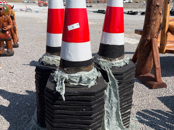 #372-•-lot-of-(60)-27”-safety-cones-image-1