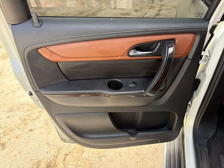 2015-chevrolet-traverse-image-17
