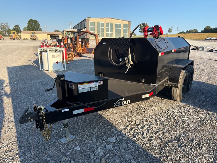 #210-•-2026-x-star-990-gal-tandem-axle-fuel-trailer-image-1