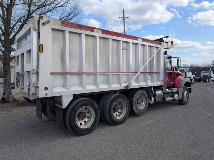 #259-•-2015-mack-gu713-granite-tri-axle-dump-truck-image-3