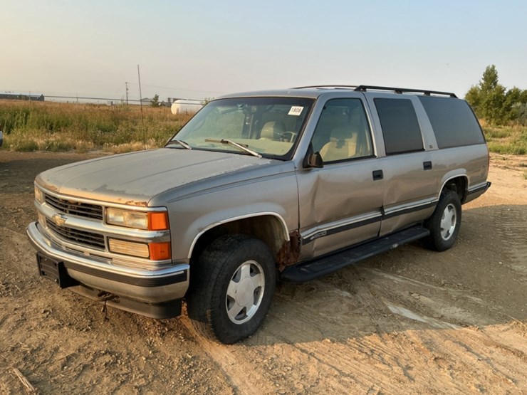 1999-chevrolet-suburban-image-1