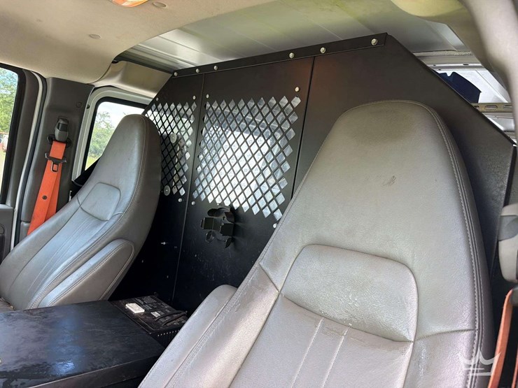 2014-chevrolet-express-g2500-image-16