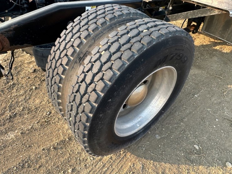 2013-peterbilt-367-image-15
