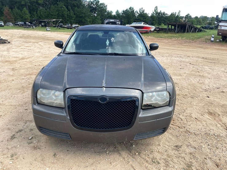 2008-chrysler-300-4-door-sedan-(190,608-miles)-not-running-image-5
