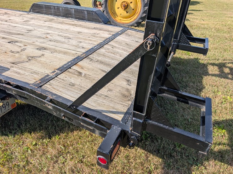#121-•-2015-horse-creek-15-ton-trailer-(has-wi-title)-image-14