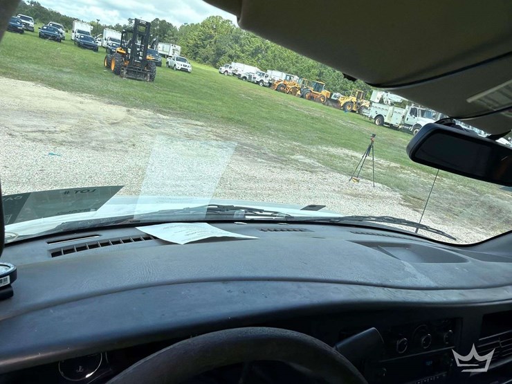 2018-chevrolet-express-g2500-image-11