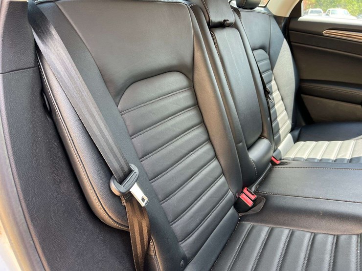 2017-ford-fusion-se-hybrid-(188,193-miles)-image-44