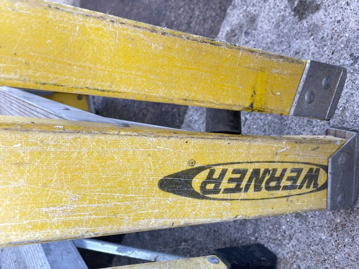 #9133-•-12'-step-ladder-(03)-image-5