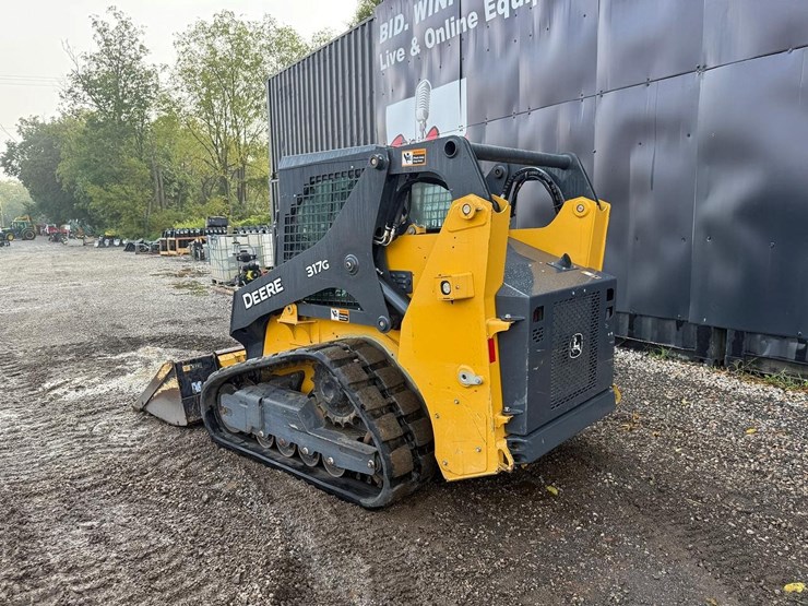 2023-deere-317g-image-2