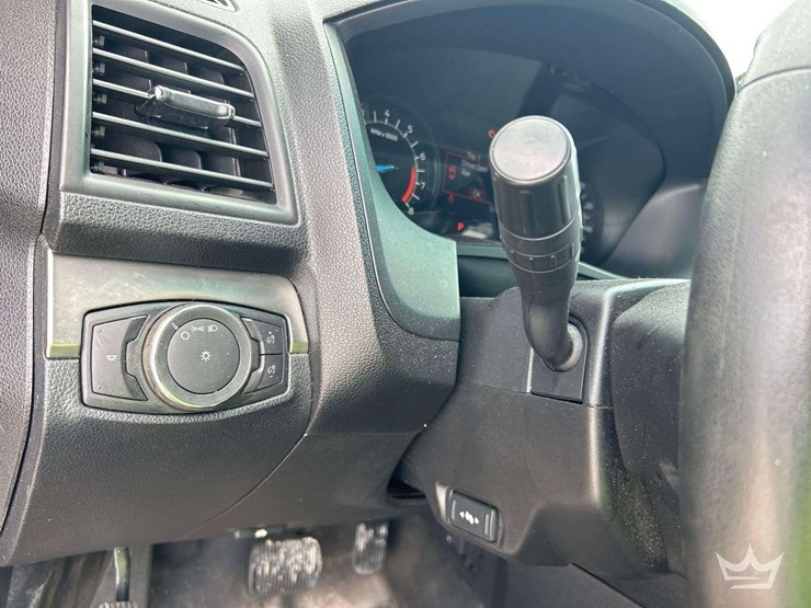2017-ford-explorer-image-15