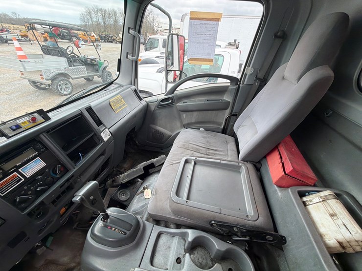 2008-gmc-w5500-image-16