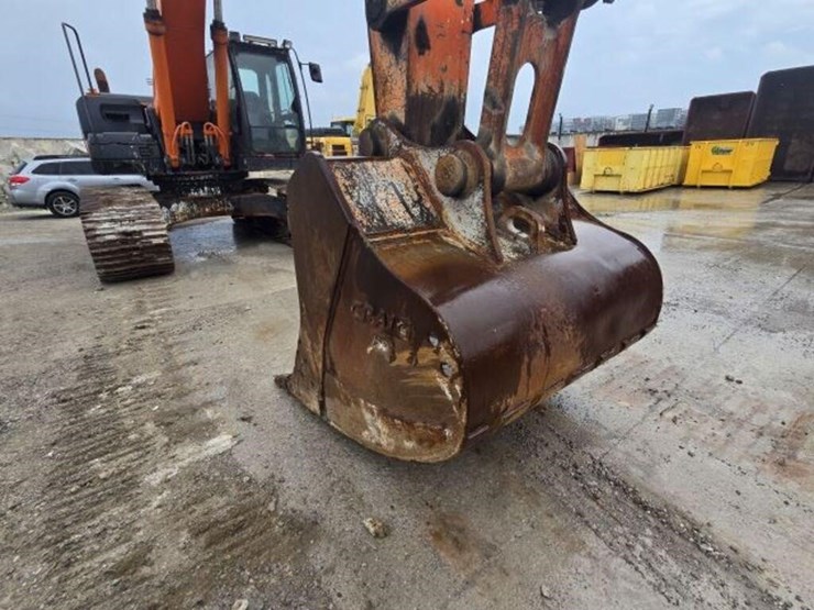 2012-hitachi-zx350-lc-image-14