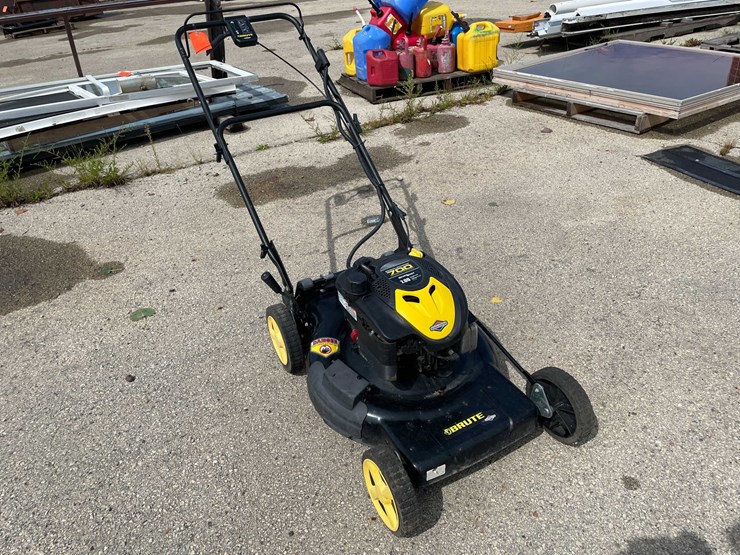 #10541-•-brute-push-mower-image-2