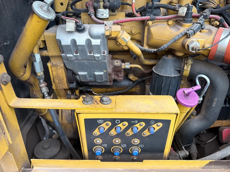 caterpillar-160m-awd-image-76