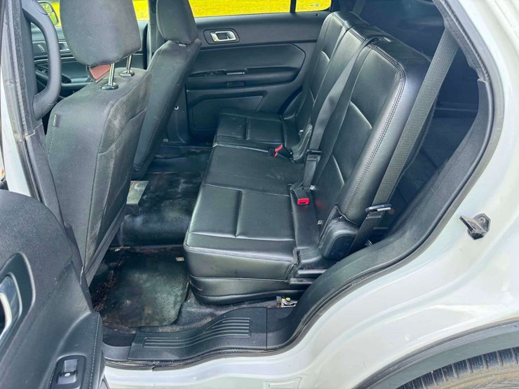 2018-ford-explorer-image-18