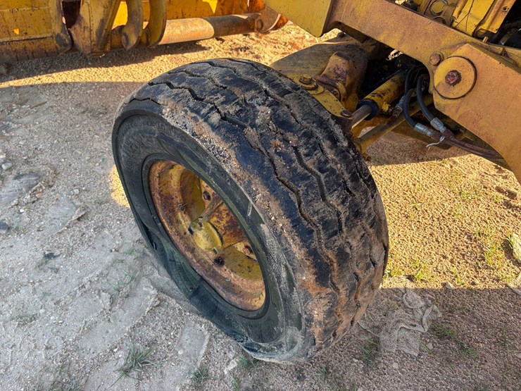 deere-410d-image-23
