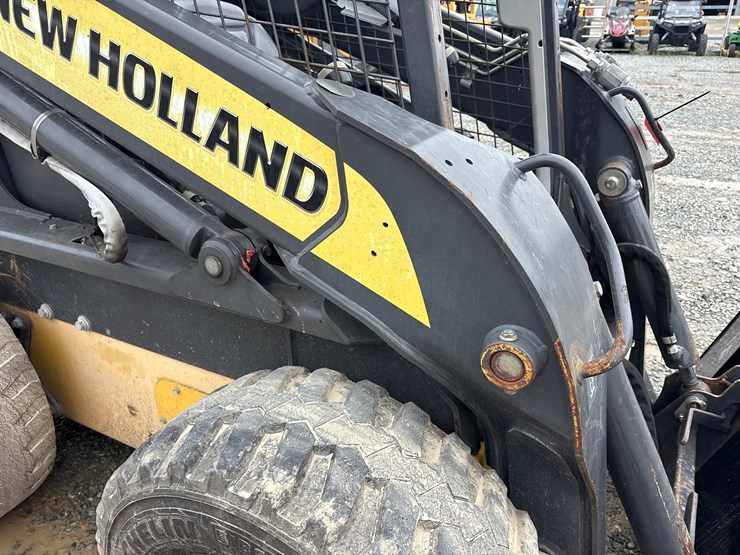 2019-new-holland-l228-image-18