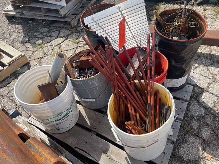 #10615-•-pallet-of-scrap-metal-image-3