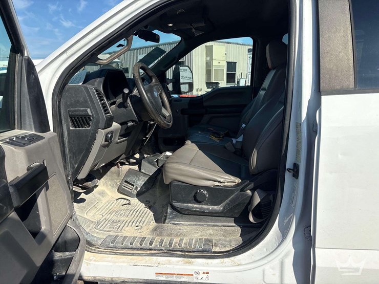 2019-utility-flatbed-image-18
