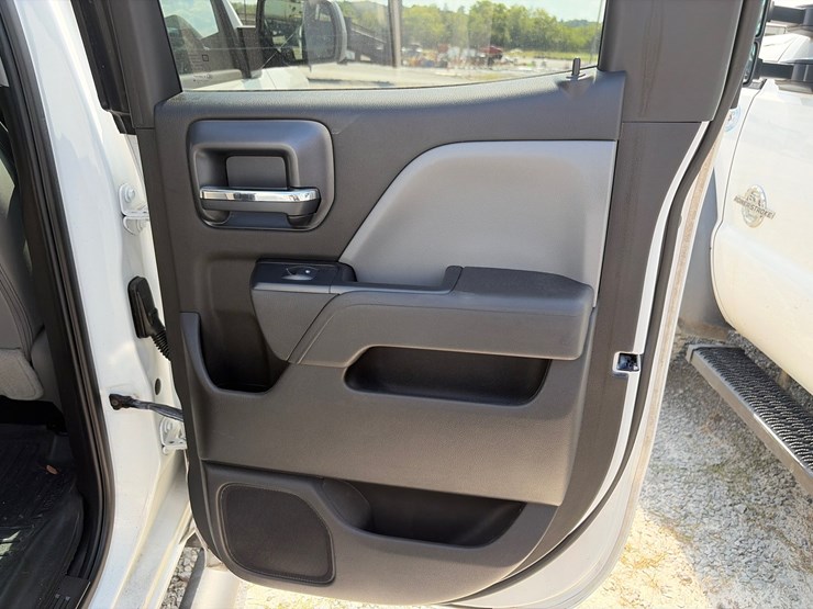 2018-chevrolet-silverado-1500-image-18
