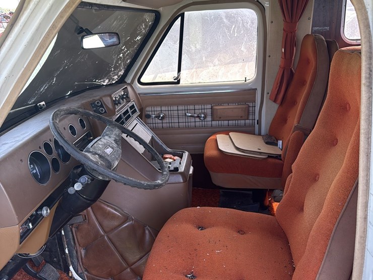 gmc-vandura-tioga-rv-camper,-39,839-miles-*not-running-and-all-the-tires-are-flat,-rotten-or-off-bead*-rotten----title-and-transfer-fees-to-apply-image-4