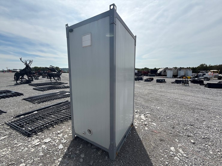 #395-•-portable-restroom-image-3