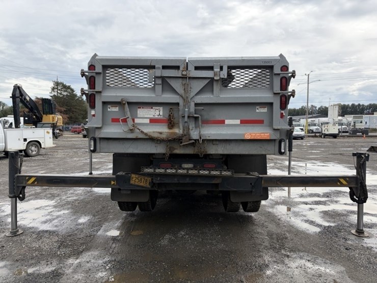 2013-freightliner-114sd-image-5