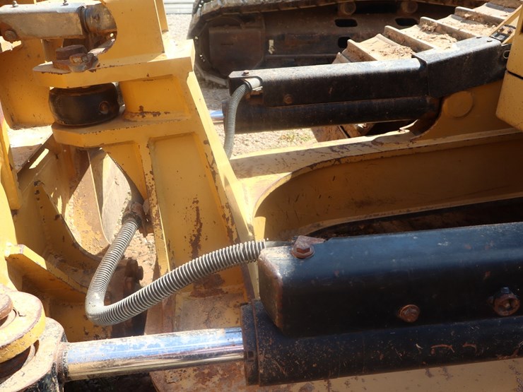 2014-caterpillar-d6n-image-24